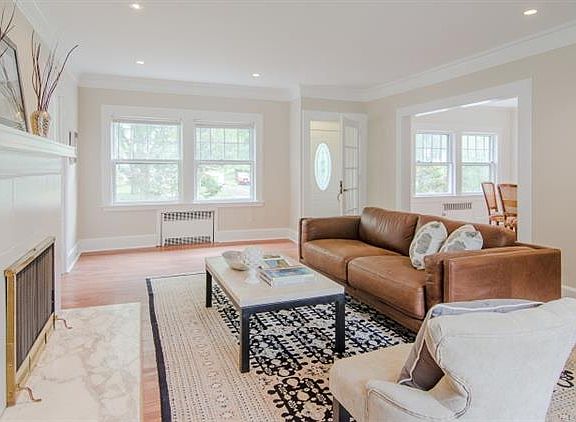 5th image of 387 Turrell Ave