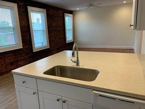2nd image of 901 Greenway Ct APT 3