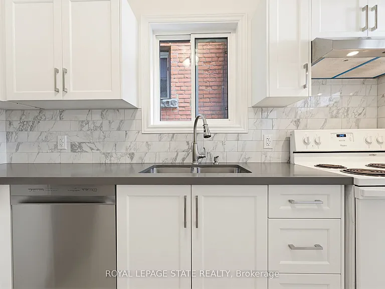 25 Strathcona Ave S #1 — Photo 12