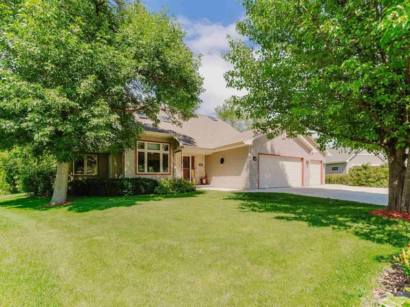 2355 Hickory Ct, Oshkosh, WI 54901
