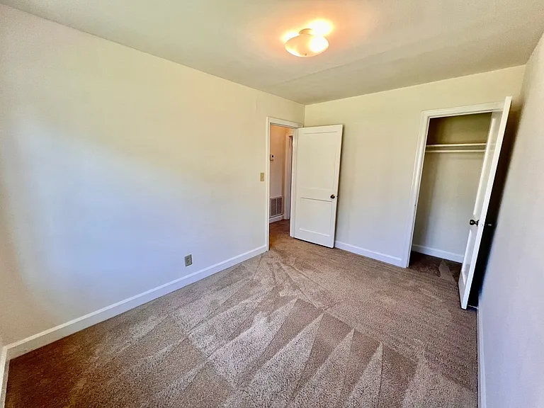 2731 Lawndale Rd — Photo 11