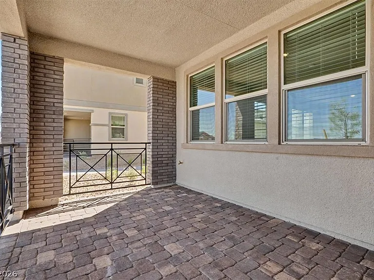 72 Hornbeck Ln — Photo 3