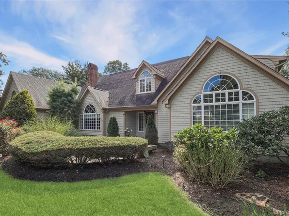 8 Brian Lane, Mount Sinai, NY 11766