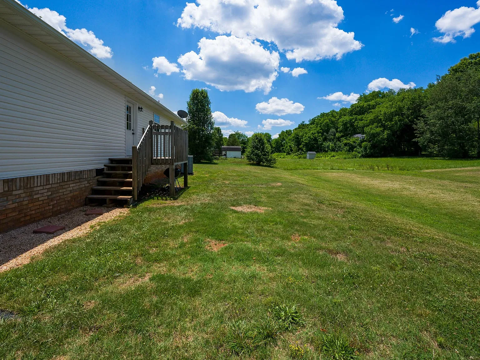 3 bed, 1316 sqft, $2,200 — Photo 2