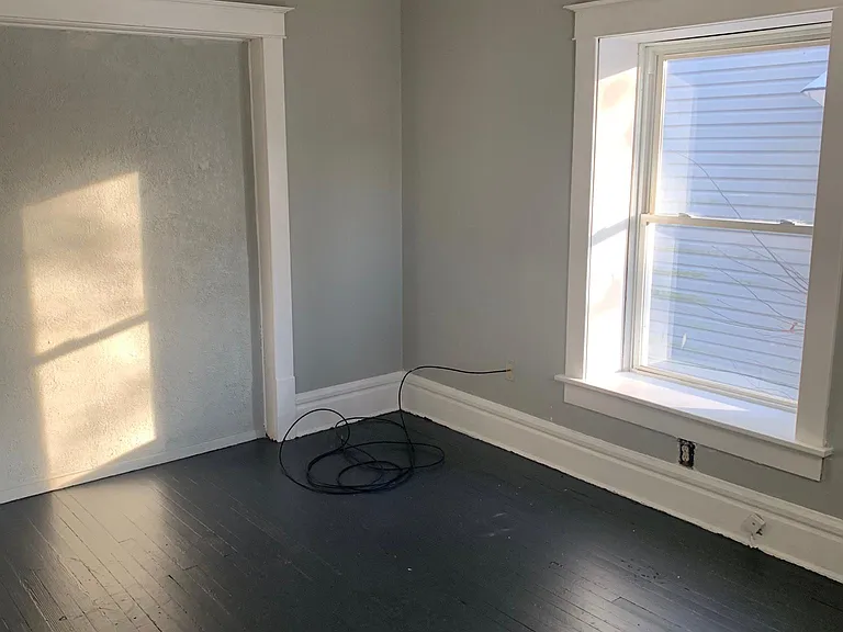 522 Rentschler St — Photo 6