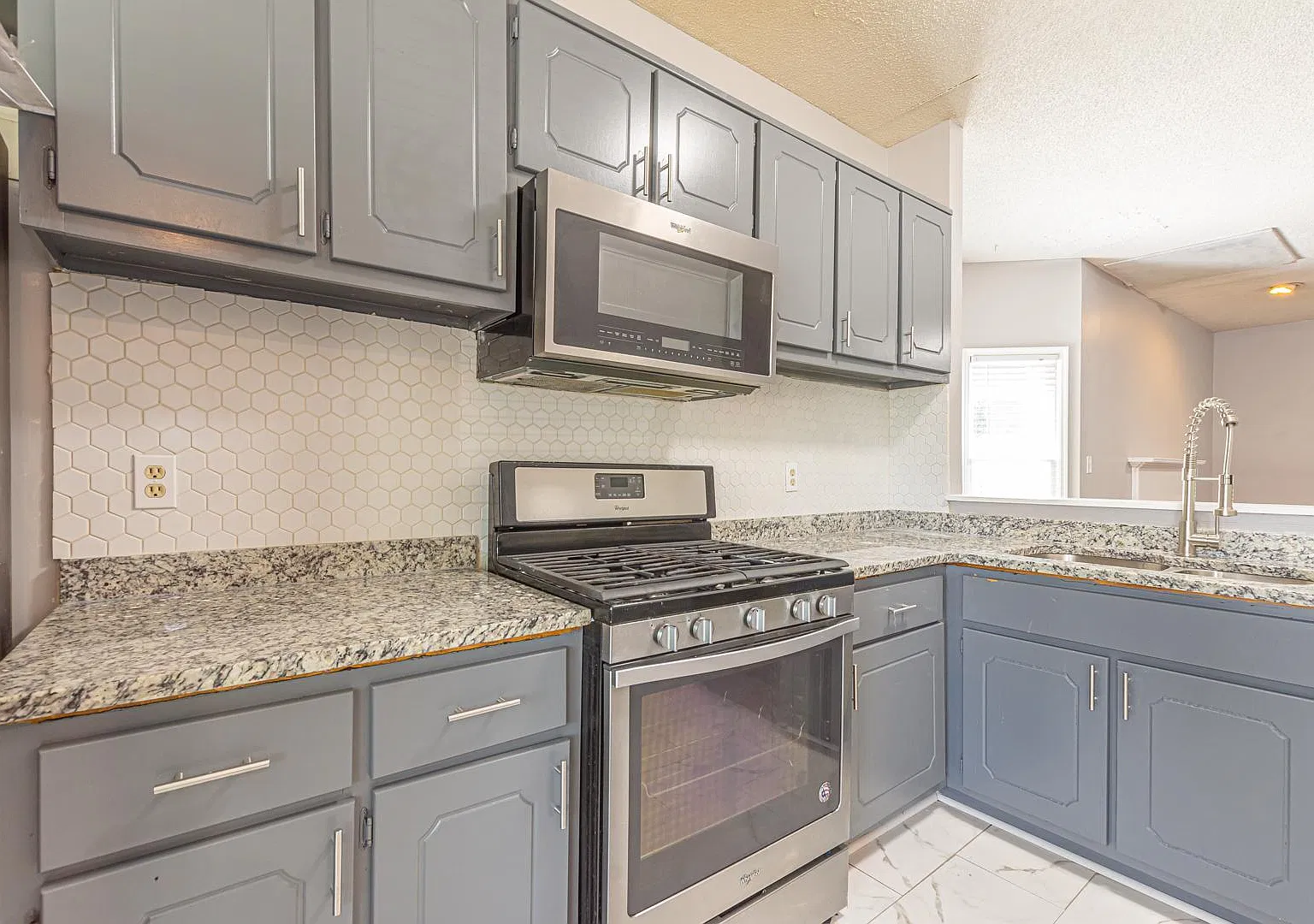 2 bed, 2.5 bath, 1332 sqft, $1,450 — Photo 3