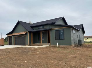 1819 Zara Trce, Clinton, IA 52732