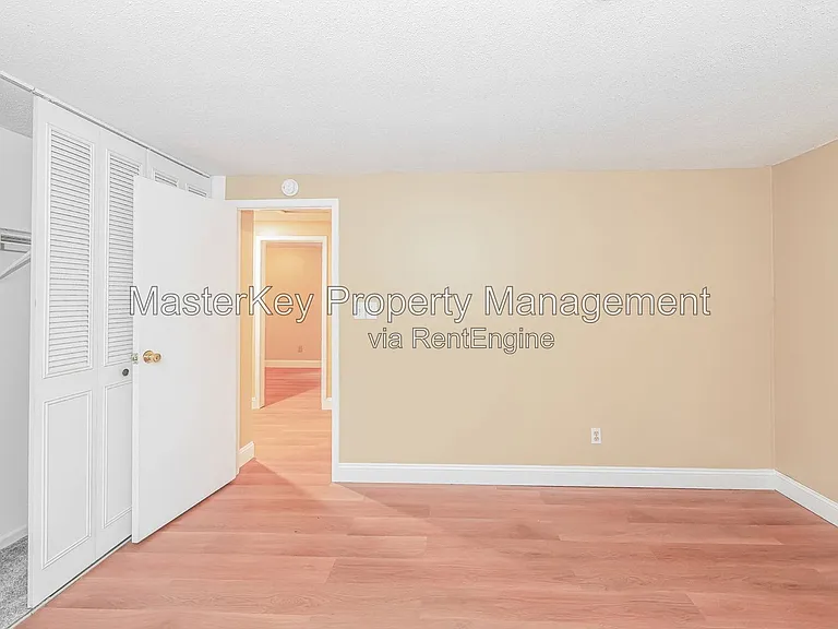 104 Castle Bay Ct — Photo 16