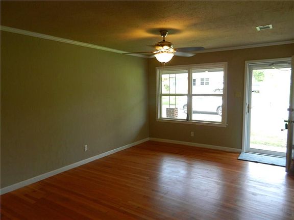 3rd image of 2119 Frazier St
