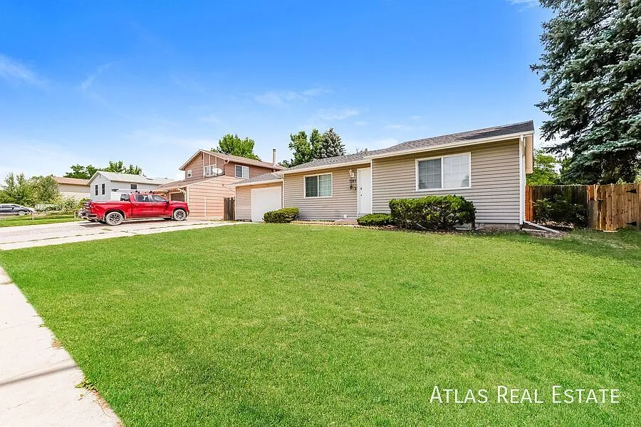 Coming Soon! || Spacious 4 Bedrooms 2 Bathrooms Ranch With A/C! — Photo 2