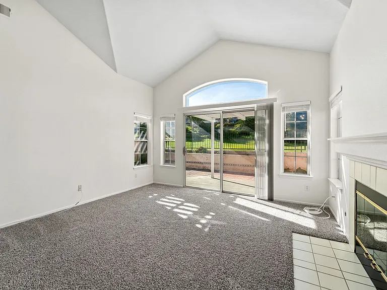 2394A Greenbriar Dr — Photo 7