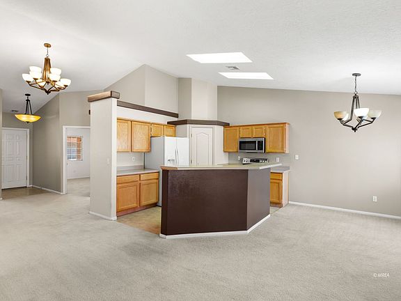 3rd image of 261 Thompson Dr