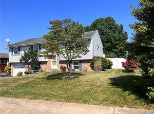 245 Honeysuckle Ln, Robesonia, PA 19551