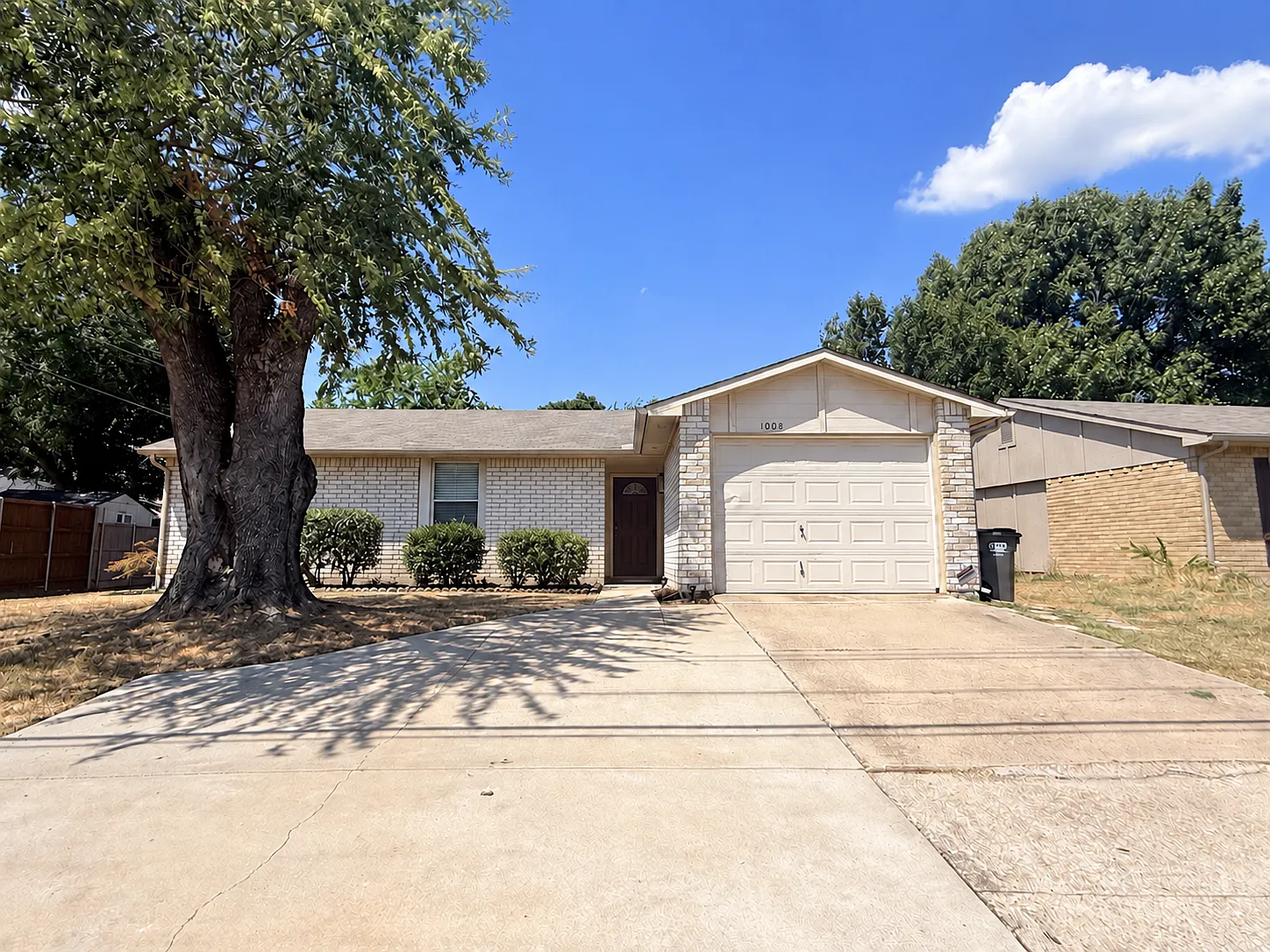 3 bed, 1255 sqft, $1,860 — Photo 1