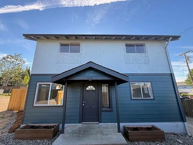 4 bed, 2.5 bath, 1700 sqft, $2,200 — Photo 2