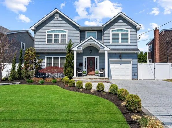 251 N Maple Street, Massapequa, NY 11758