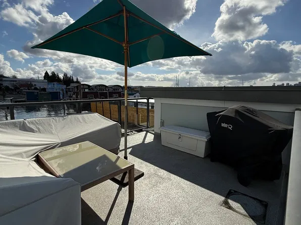 415 Esplanade W #C02, North Vancouver, BC V7M 1A6