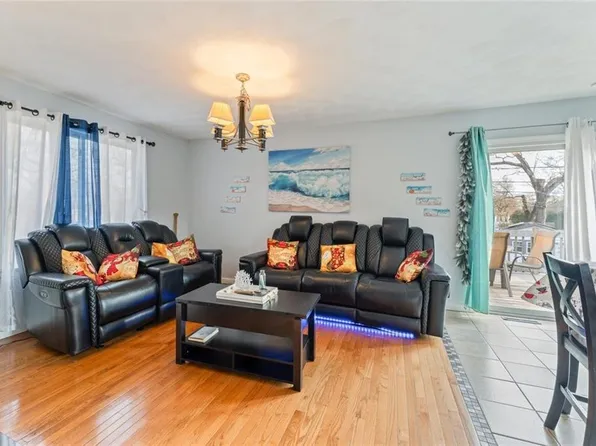 201 Horse Neck Rd, Warwick, RI 02889