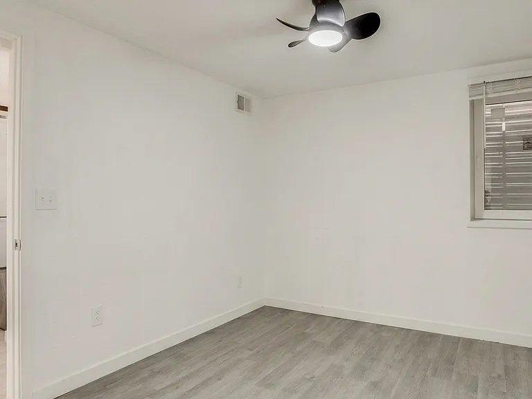 11646 Lincoln St — Photo 14