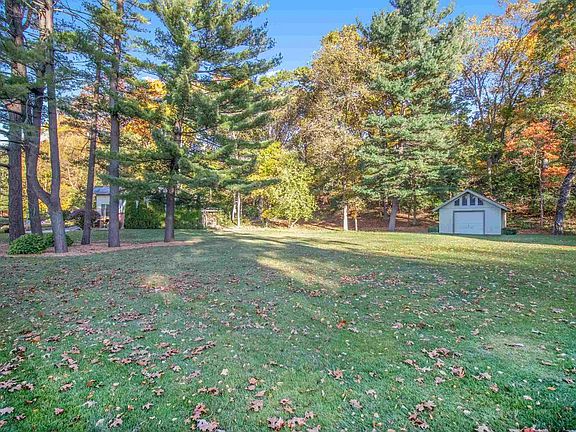 3rd image of 11201 River Oaks Ln W