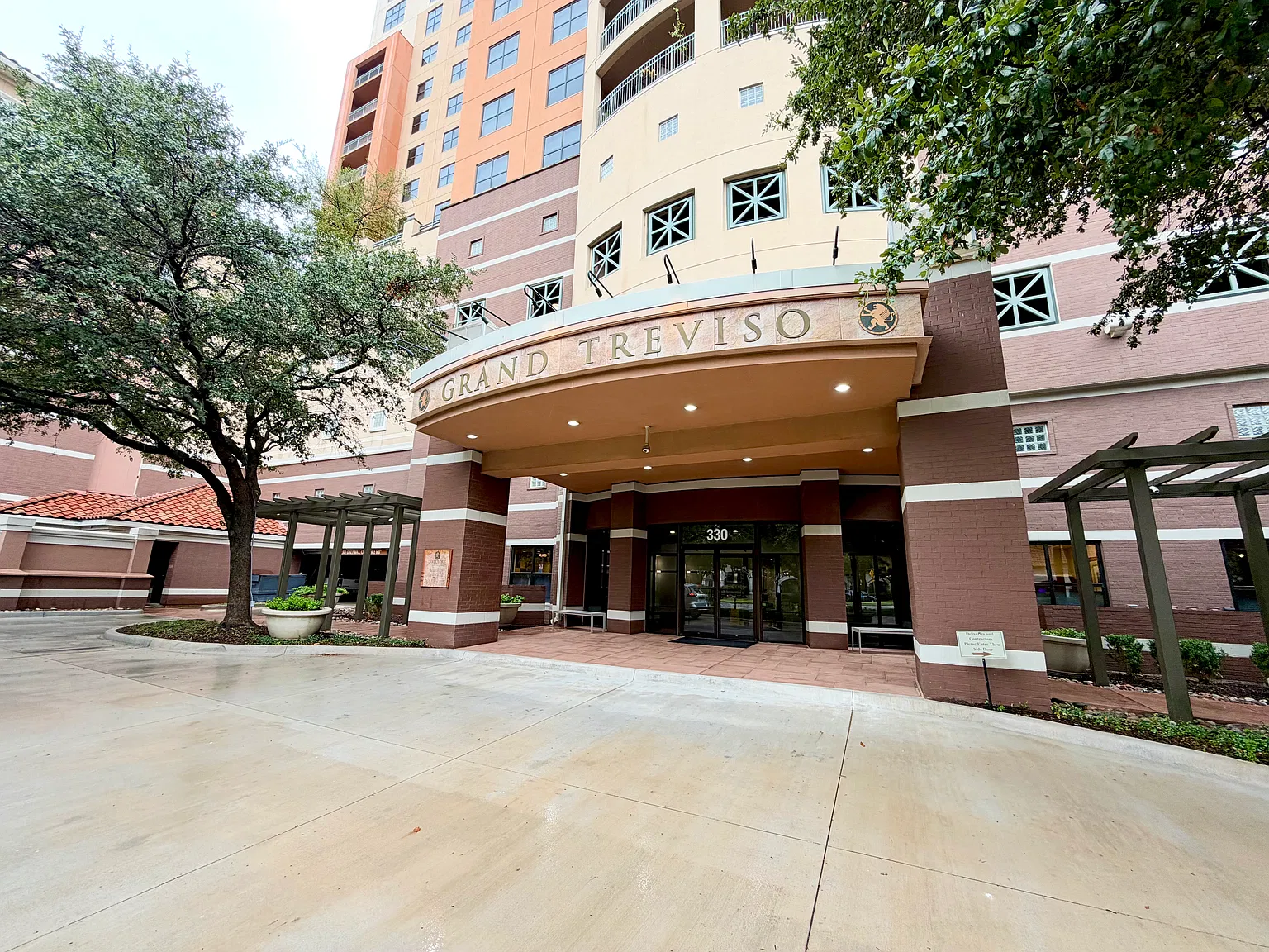 330 Las Colinas Blvd — Photo 3