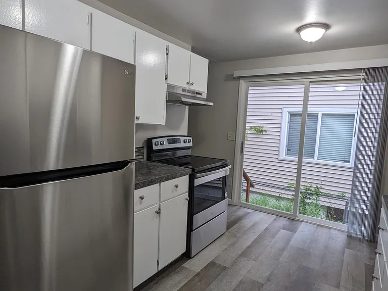 1218 E Nora Ave — Photo 2