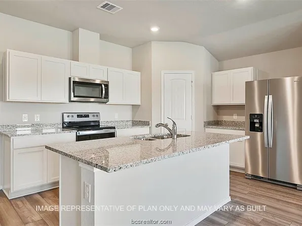 208 Blanco Dr, Huntsville, TX 77340