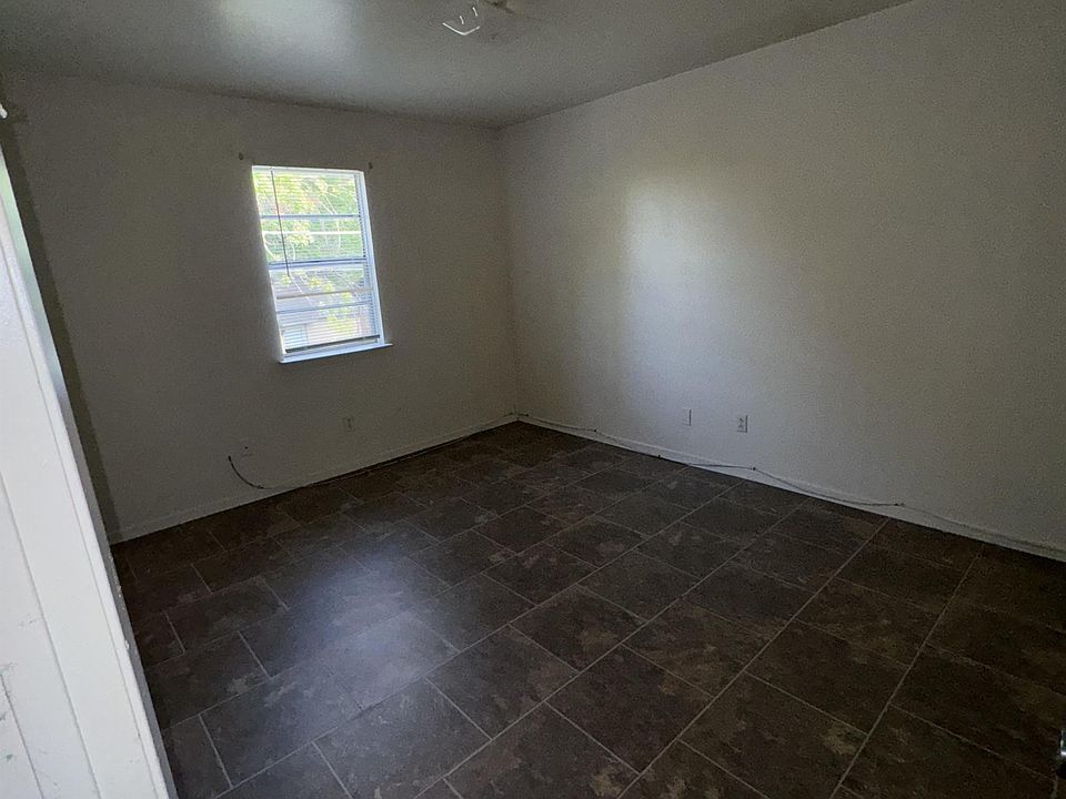 1st image of 208 Veterans Ave #11027088