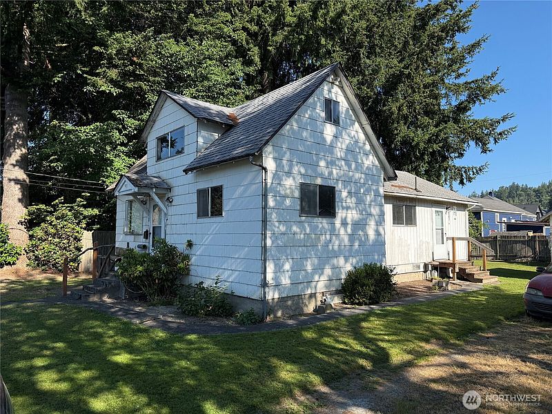 2nd image of 915 Greenleaf Avenue