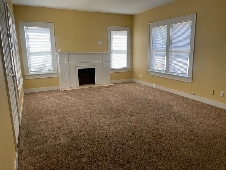 421 Kirkwood St — Photo 3