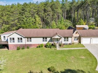 220 Davis Rd, Martinsville, VA 24112