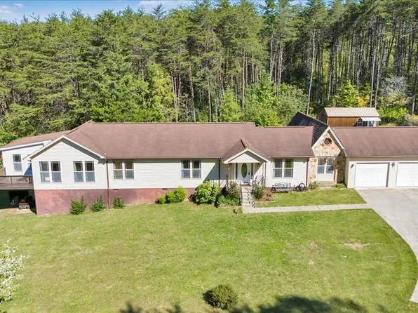 220 Davis Rd, Martinsville, VA 24112
