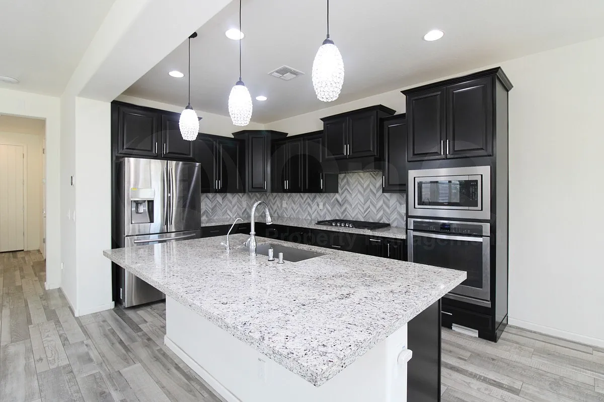 5 bed, 4.5 bath, 3252 sqft, $3,399 — Photo 3