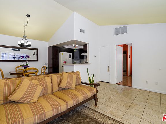 4th image of 859 W 34th St Unit E