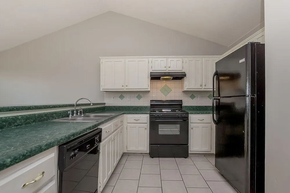3 bed, 2.0 bath, 1566 sqft, $1,885 — Photo 4
