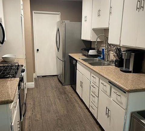 3rd image of 2865 E Jackson Ave Unit B