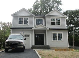 4 Logan Pl, Huntington, NY 11743