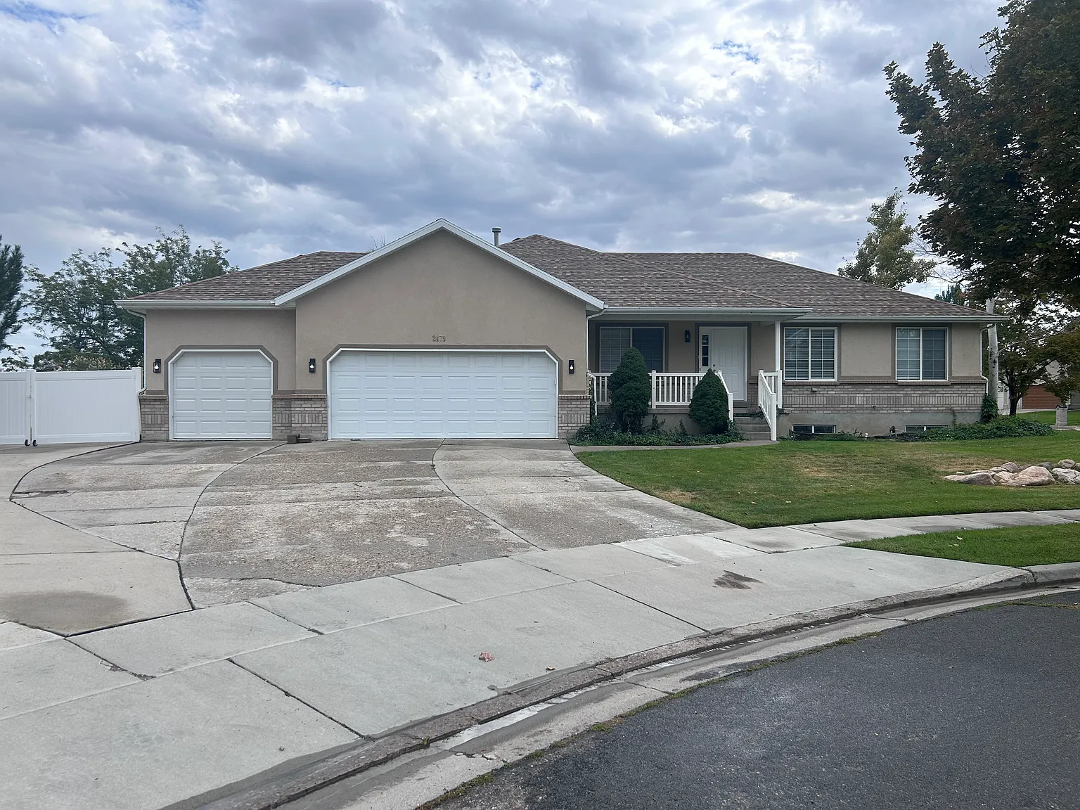 7 bed, 3.5 bath, 3500 sqft, $4,100 — Photo 1