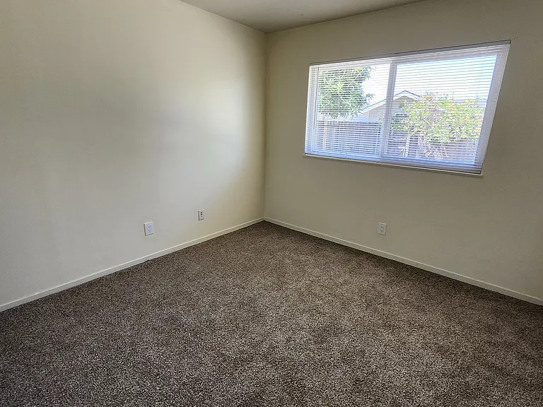 1509 E Oak Ave — Photo 7