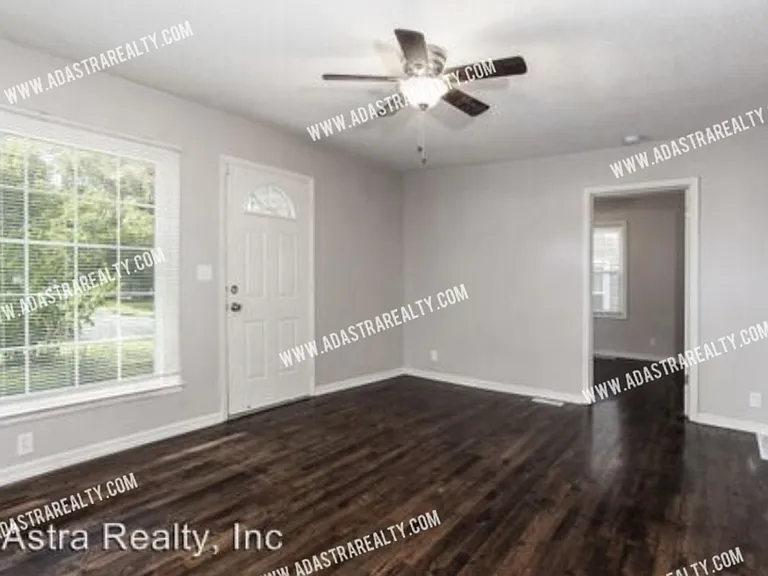 821 N Crysler Ave — Photo 3