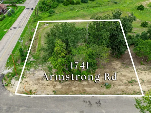 1741 Armstrong Rd, Fairborn, OH 45324