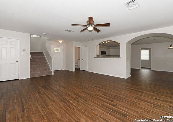 2nd image of 418 Yellowwood Dr
