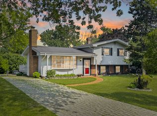 507 Hillcrest Ln, Lindenhurst, IL 60046
