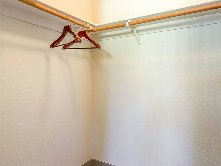 2x2 Walk In Closet
