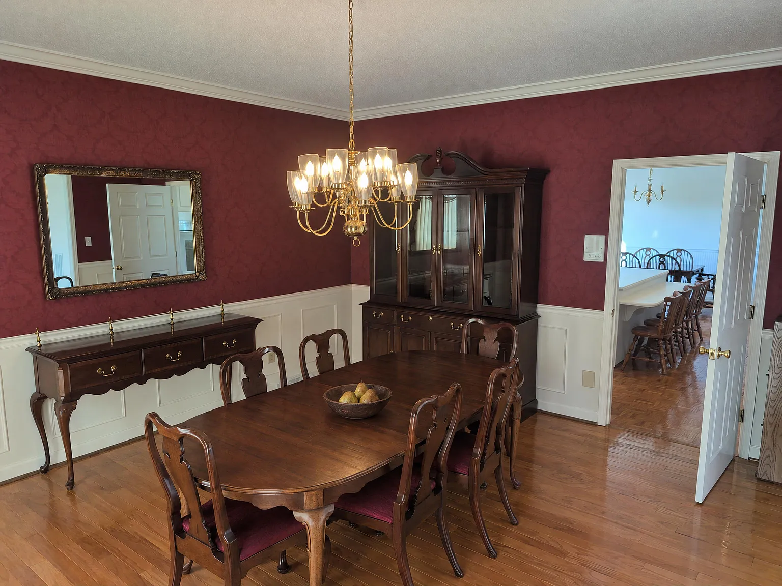 5 bed, 5.5 bath, 6000 sqft, $4,250 — Photo 2