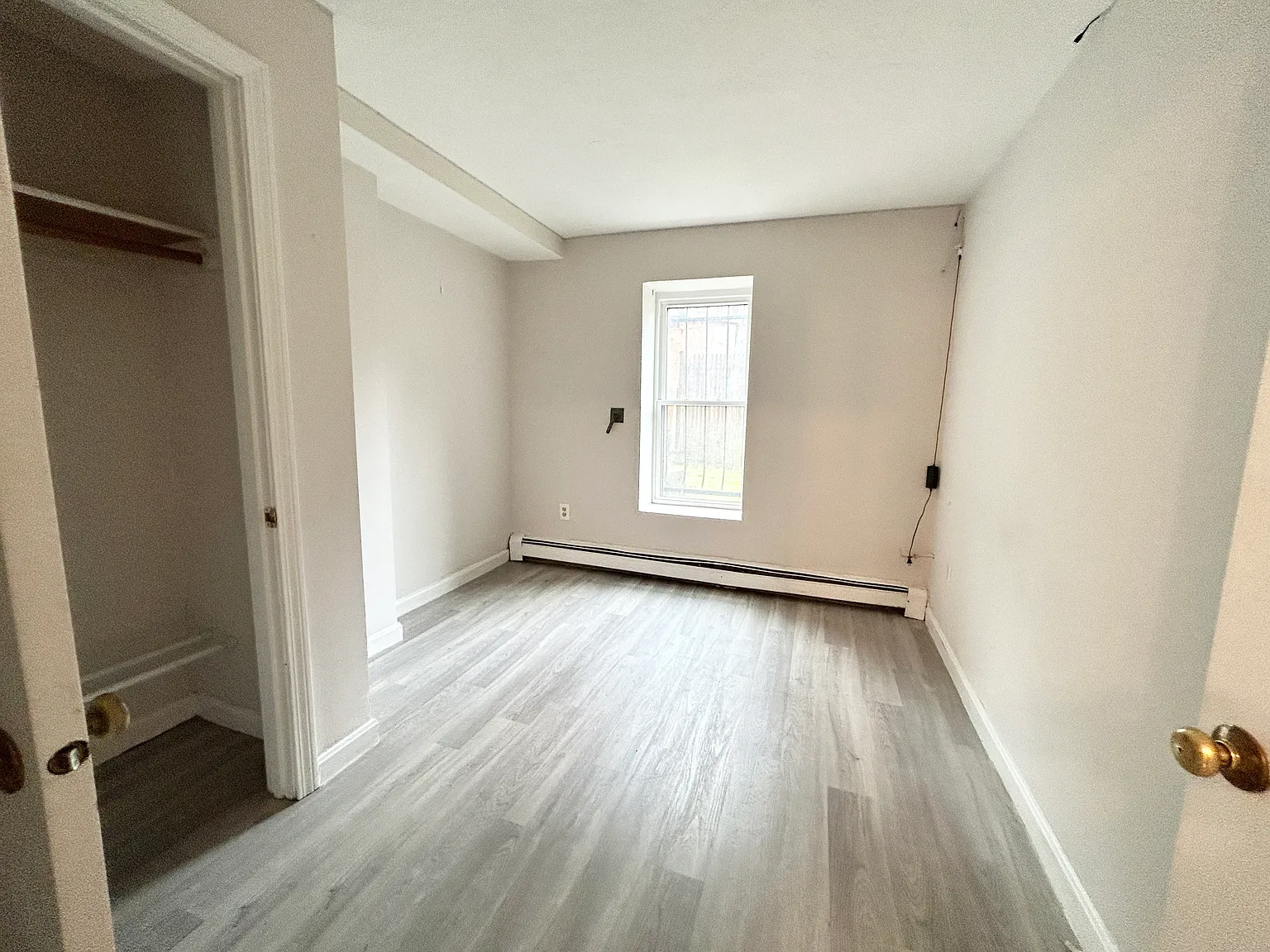 3 bed, 9999 sqft, $4,200 — Photo 4