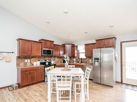 5th image of 303 Filmore Ave SE