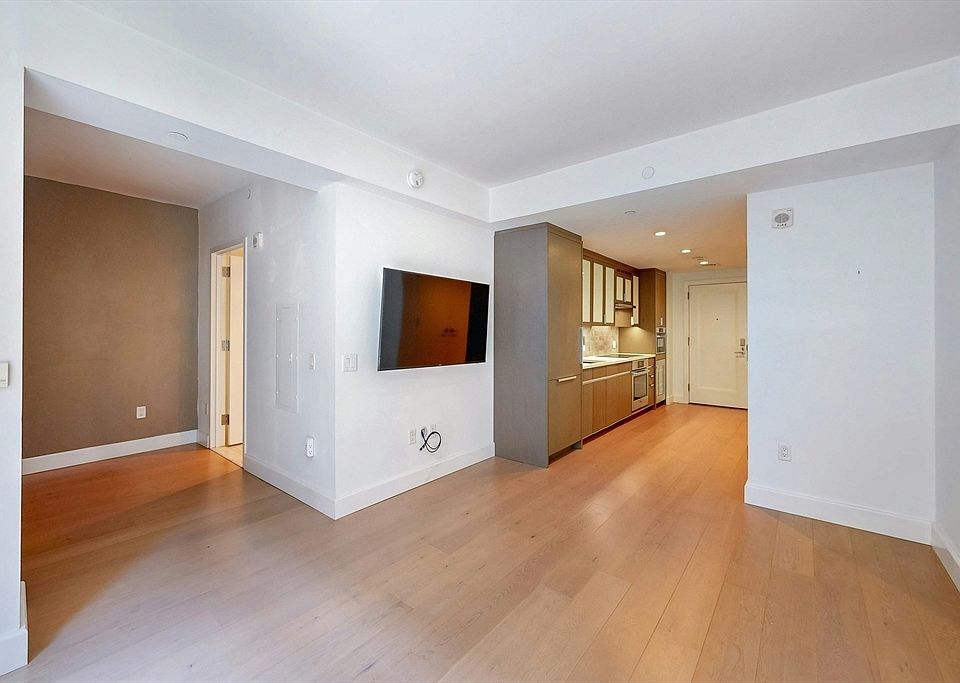 1st image of 100 Lovejoy Wharf Unit 5Q