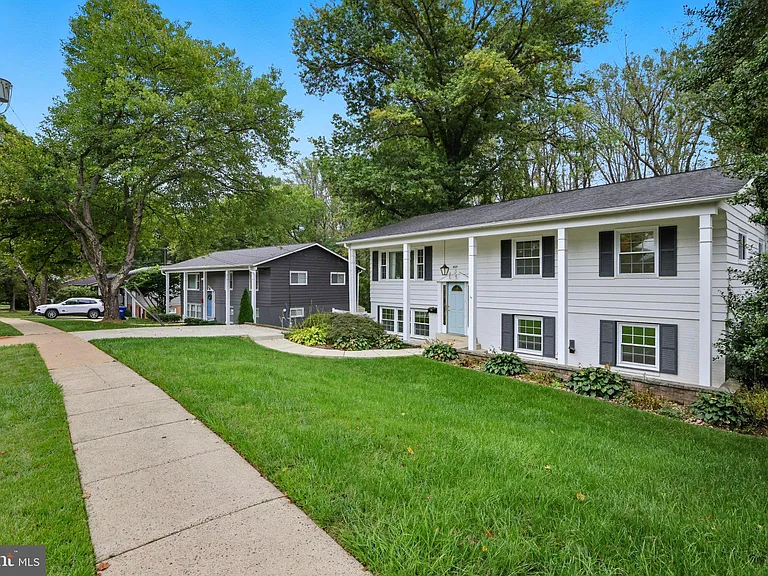 5023 King Richard Dr — Photo 3