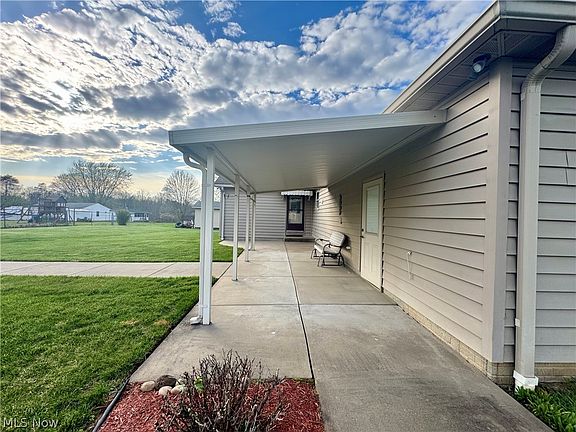 3rd image of 135 Meadow Ln